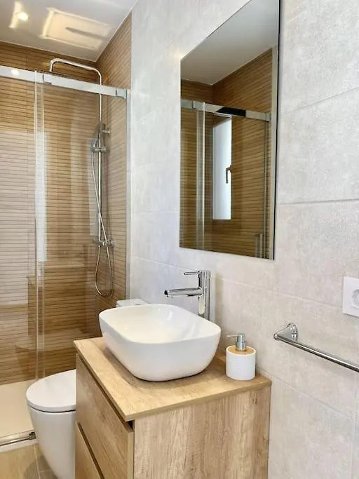 רוזס Moderno Apartamento Con Terraza En La Azotea